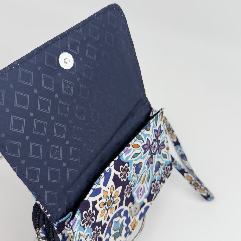 Vera Bradley RFID 3-in-1 Crossbody Wristlet Wallet Lisbon Medallion Cool NWT - Picture 6 of 16